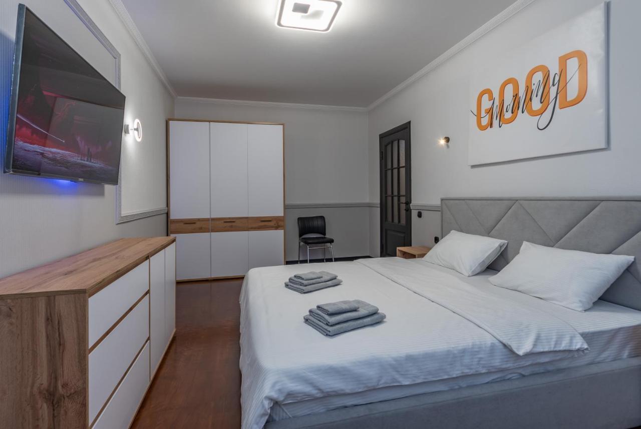 Modern 3 Bedroom Apartment Киев Экстерьер фото