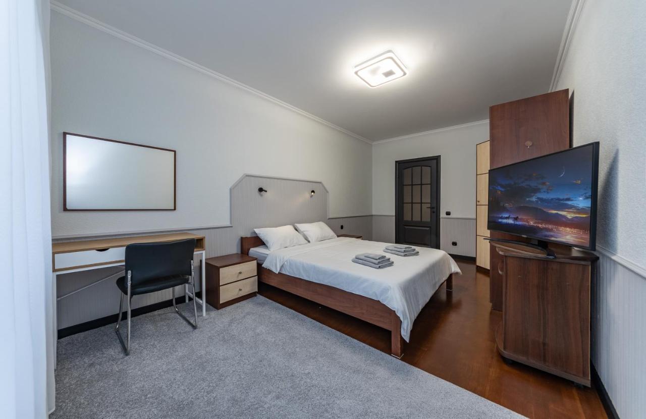 Modern 3 Bedroom Apartment Киев Экстерьер фото