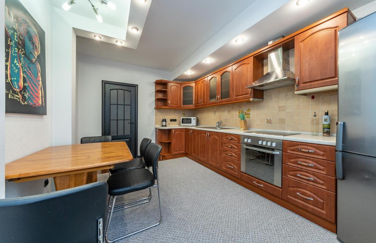 Modern 3 Bedroom Apartment Киев Экстерьер фото